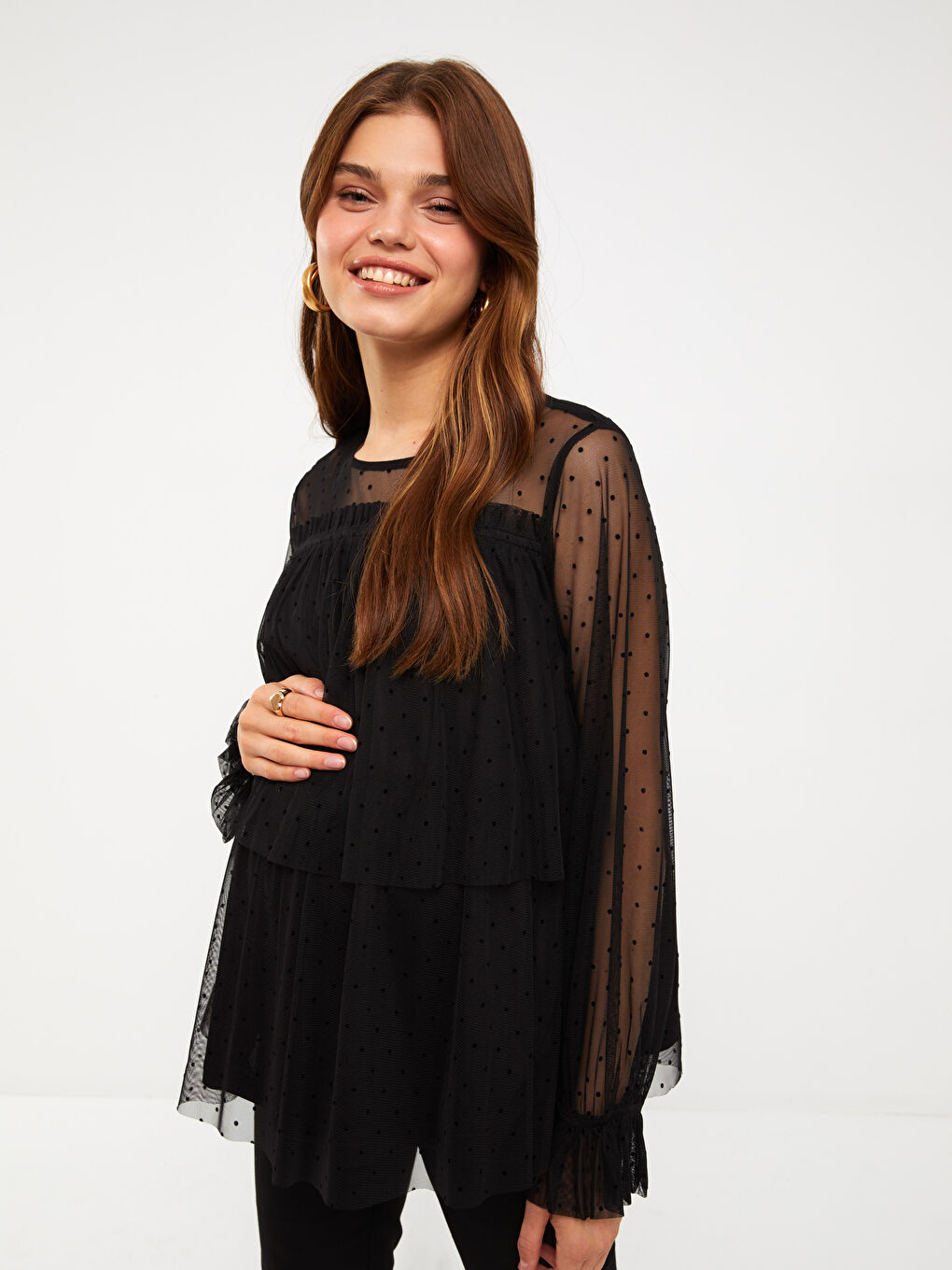 Блузка для беременных в горошек с круглым вырезом и длинными рукавами