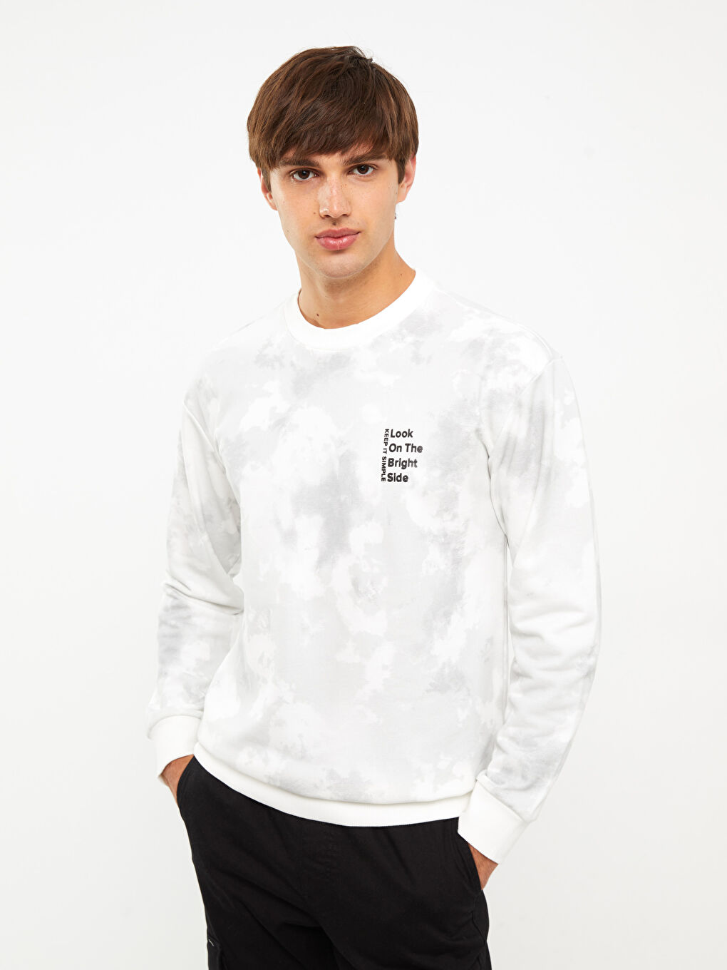 سويت شيرت مطبوع بأكمام طويلة برقبة دائرية للرجال