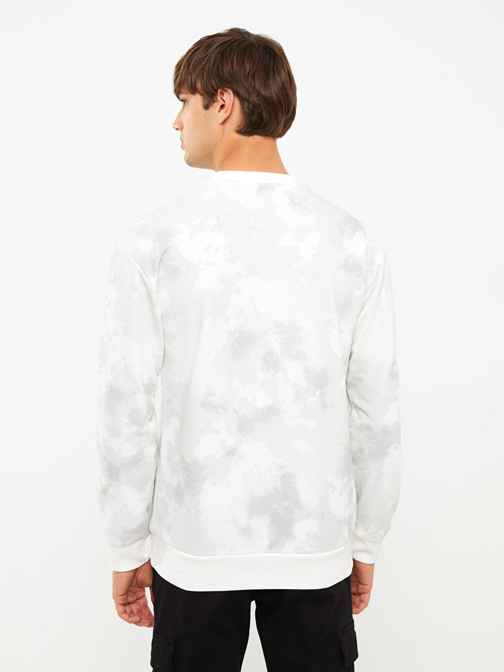 سويت شيرت مطبوع بأكمام طويلة برقبة دائرية للرجال-4