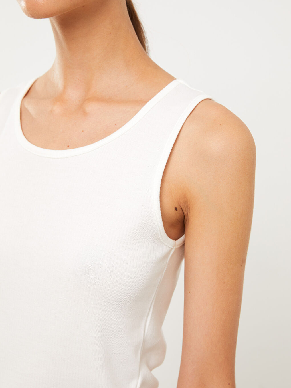 Beyaz U Yaka Düz İç Giyim Atlet-3