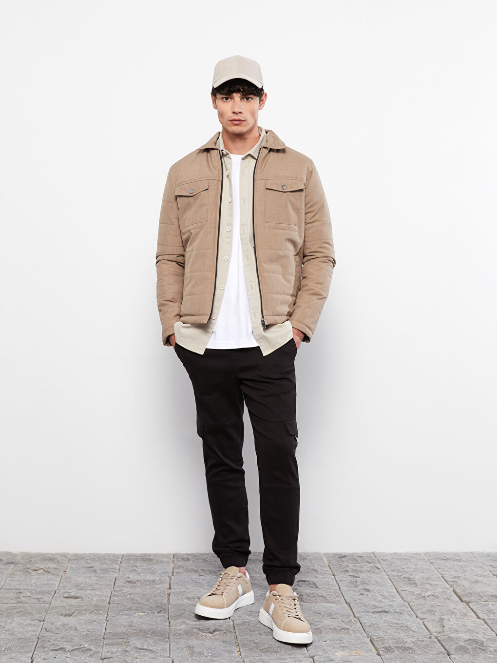 بالطو منتفخ بياقة قميص للرجال بقصة عادية