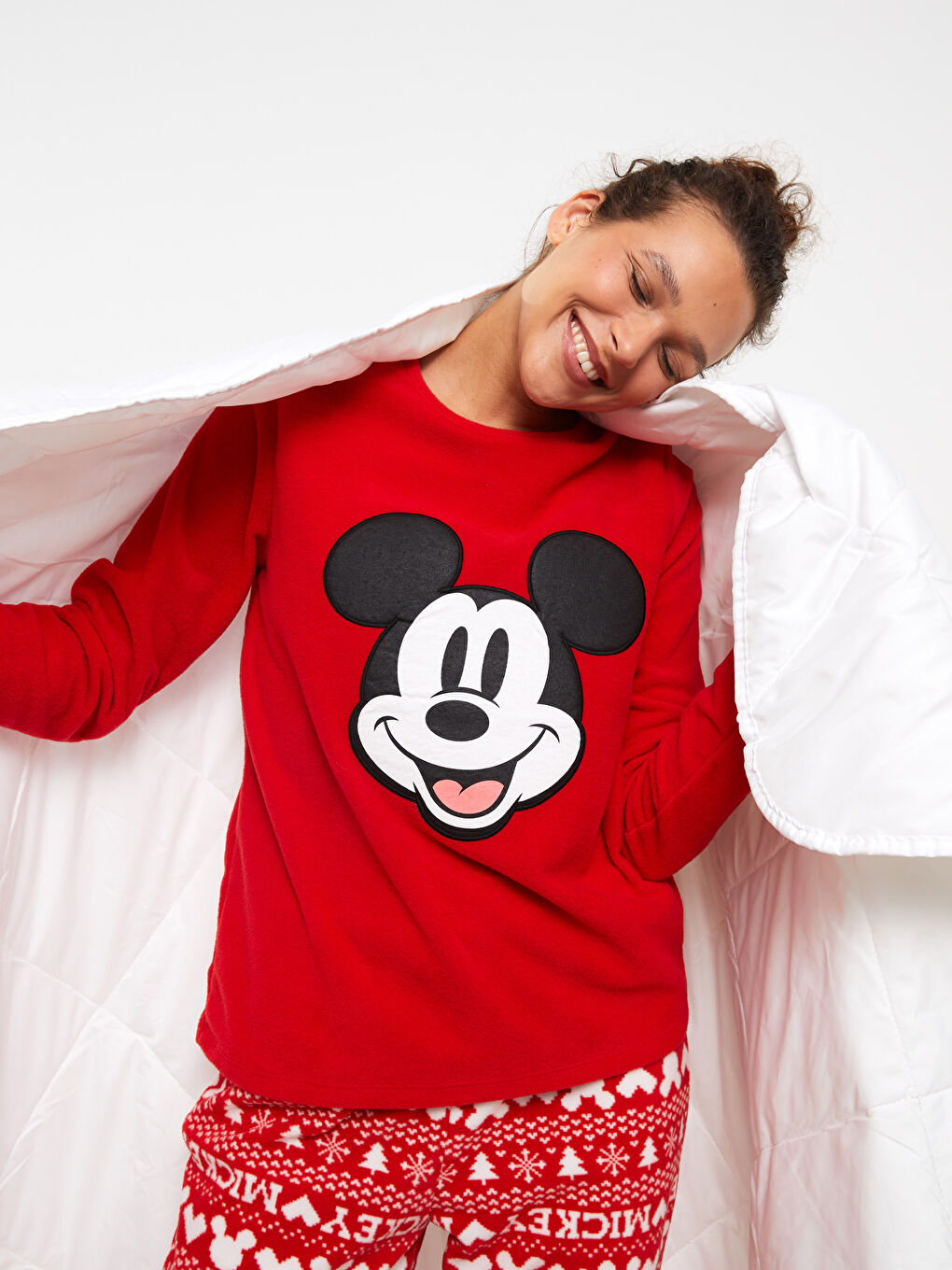 LCW Young Canlı Kırmızı Baskılı Bisiklet Yaka Mickey Mouse Baskılı Uzun Kollu Polar Kadın Pijama Takımı