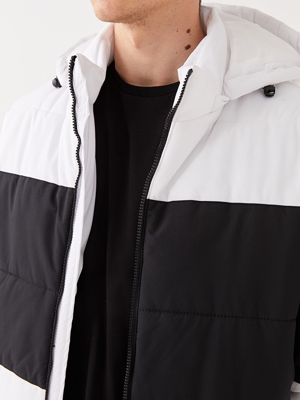 Beyaz Standart Kalıp Kapüşonlu Renk Bloklu Erkek Şişme Mont-2