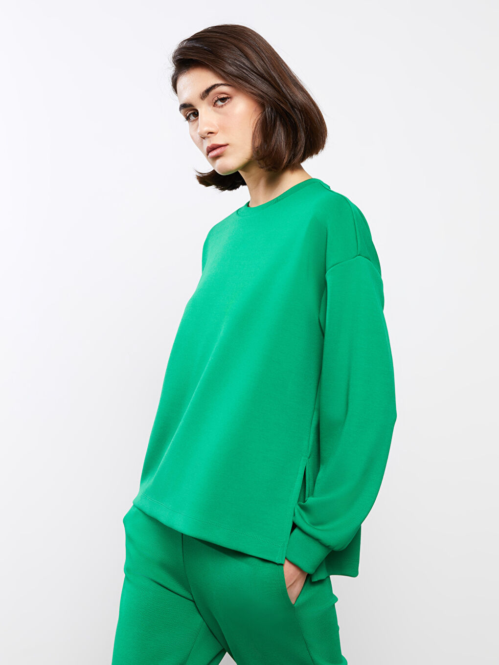 سويت شيرت كم طويل سادة بياقة دائرية للسيدات