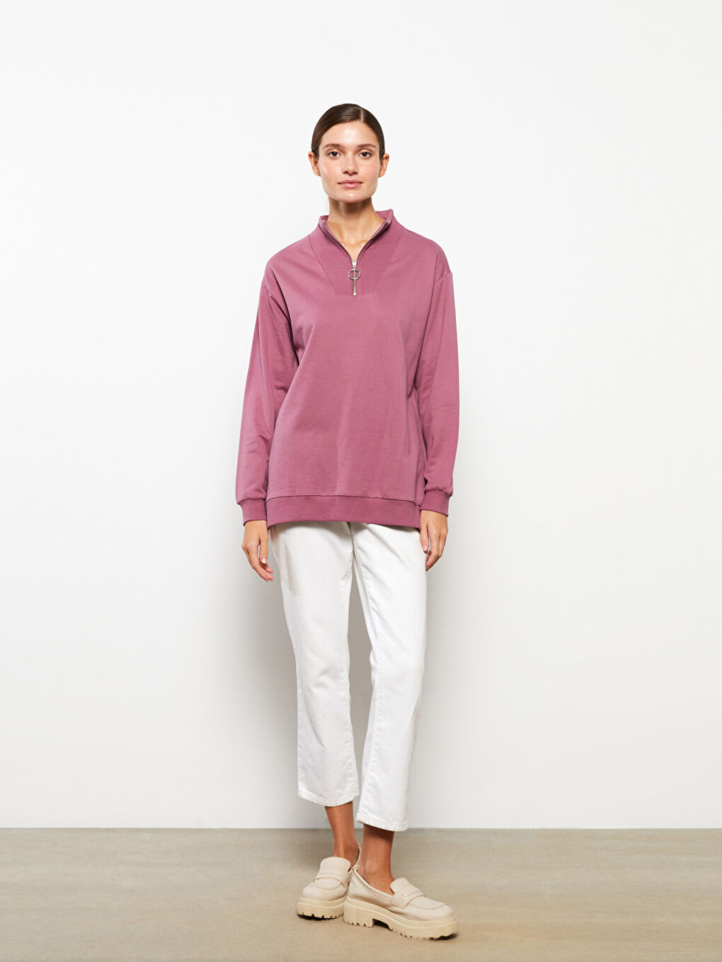 Женский Свитшот с Воротником-Трубой Прямой С Длинным Рукавом из Хлопка-1