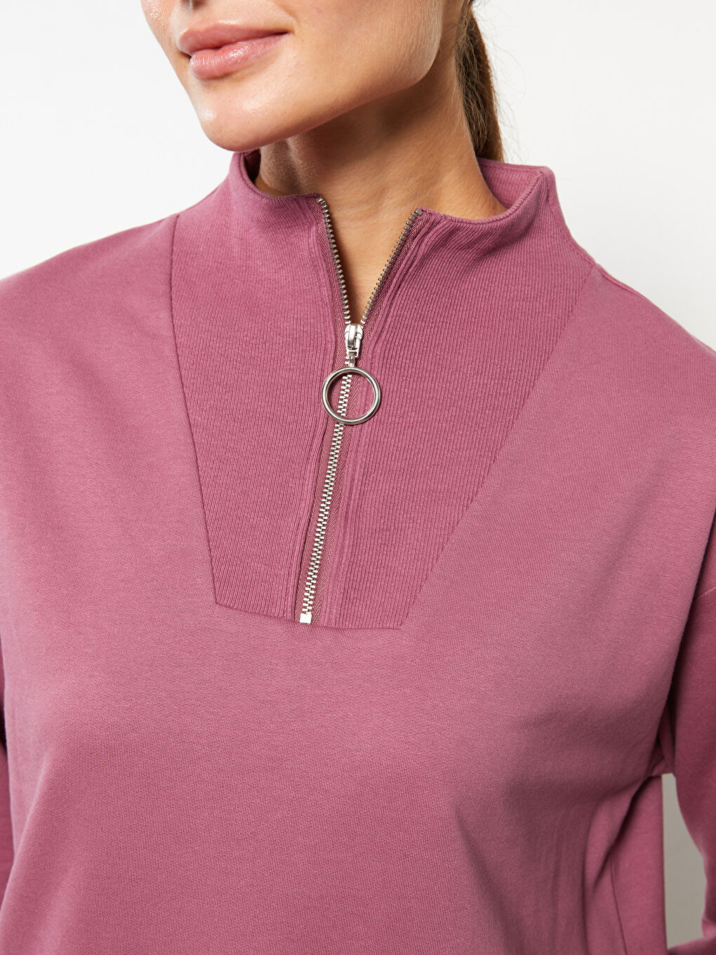 Женский Свитшот с Воротником-Трубой Прямой С Длинным Рукавом из Хлопка-3