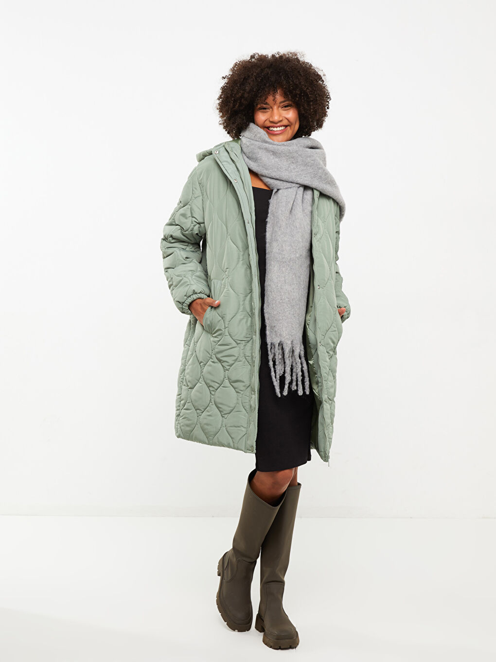 Haki Kapüşonlu Kapitone Kadın Şişme Mont