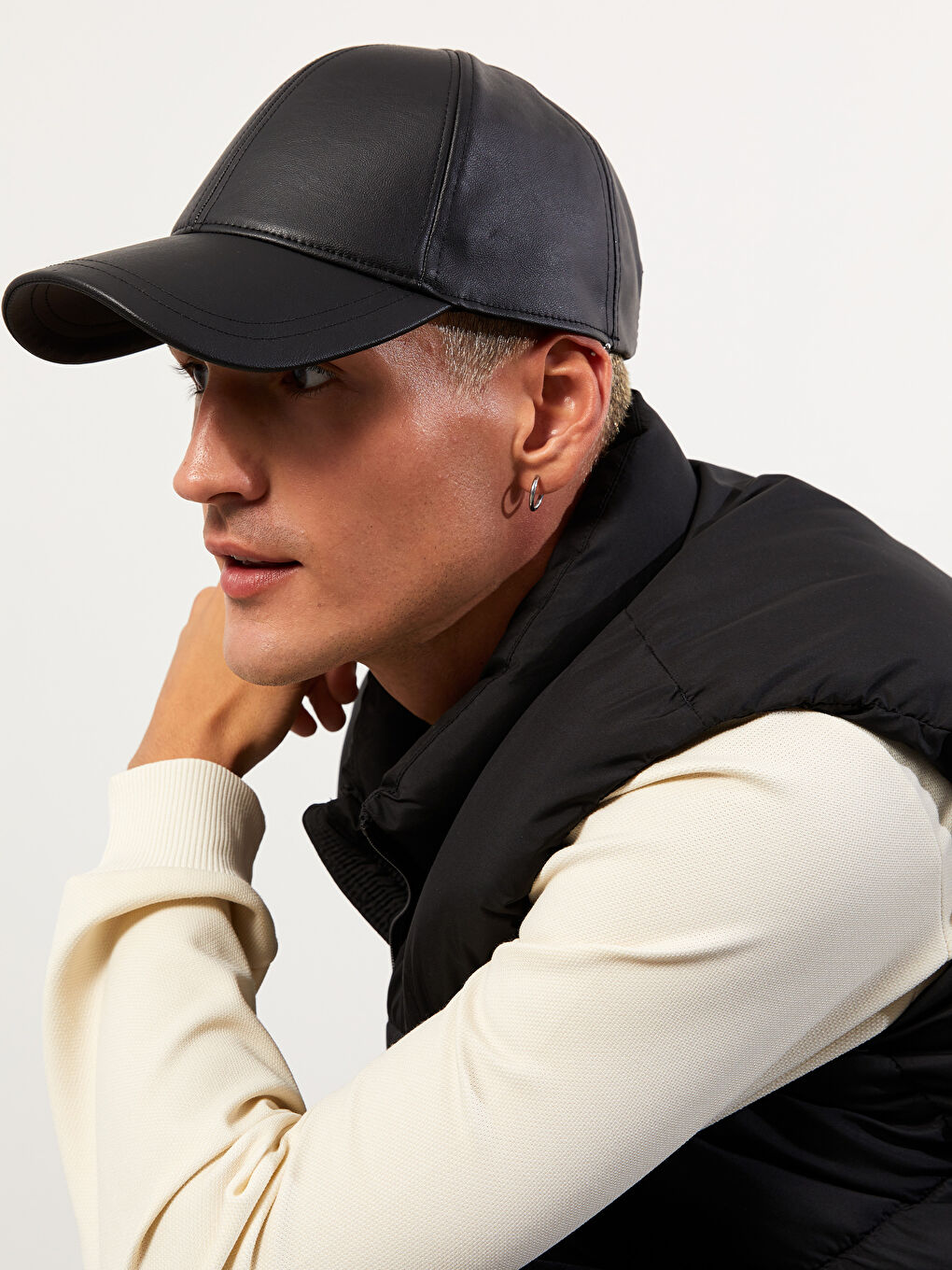 Siyah Deri Görünümlü Erkek Kep Şapka