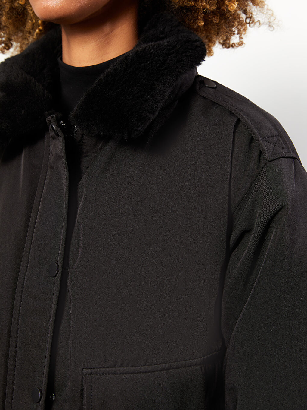Siyah Gömlek Yaka Düz Uzun Kollu Kadın Parka-3
