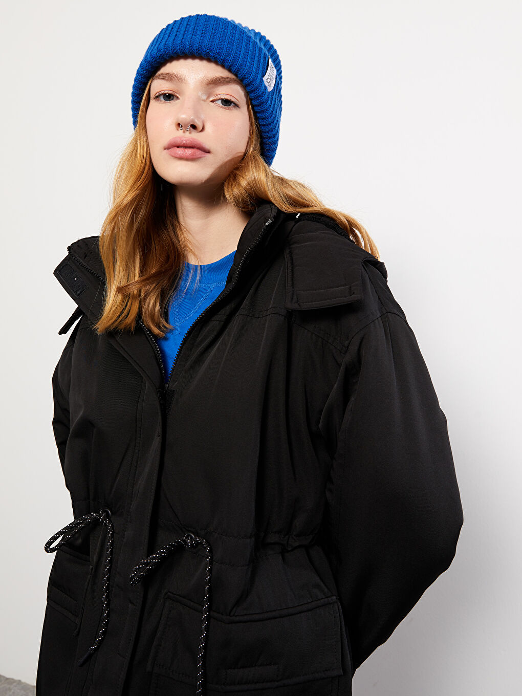 Siyah Kadın Kapüşonlu Düz Parka-1