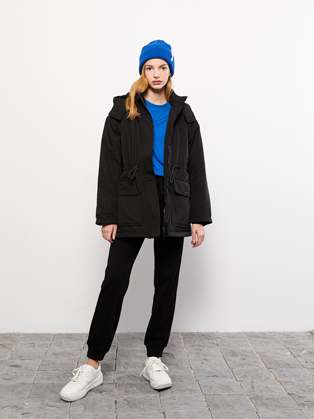 Siyah Kadın Kapüşonlu Düz Parka-2