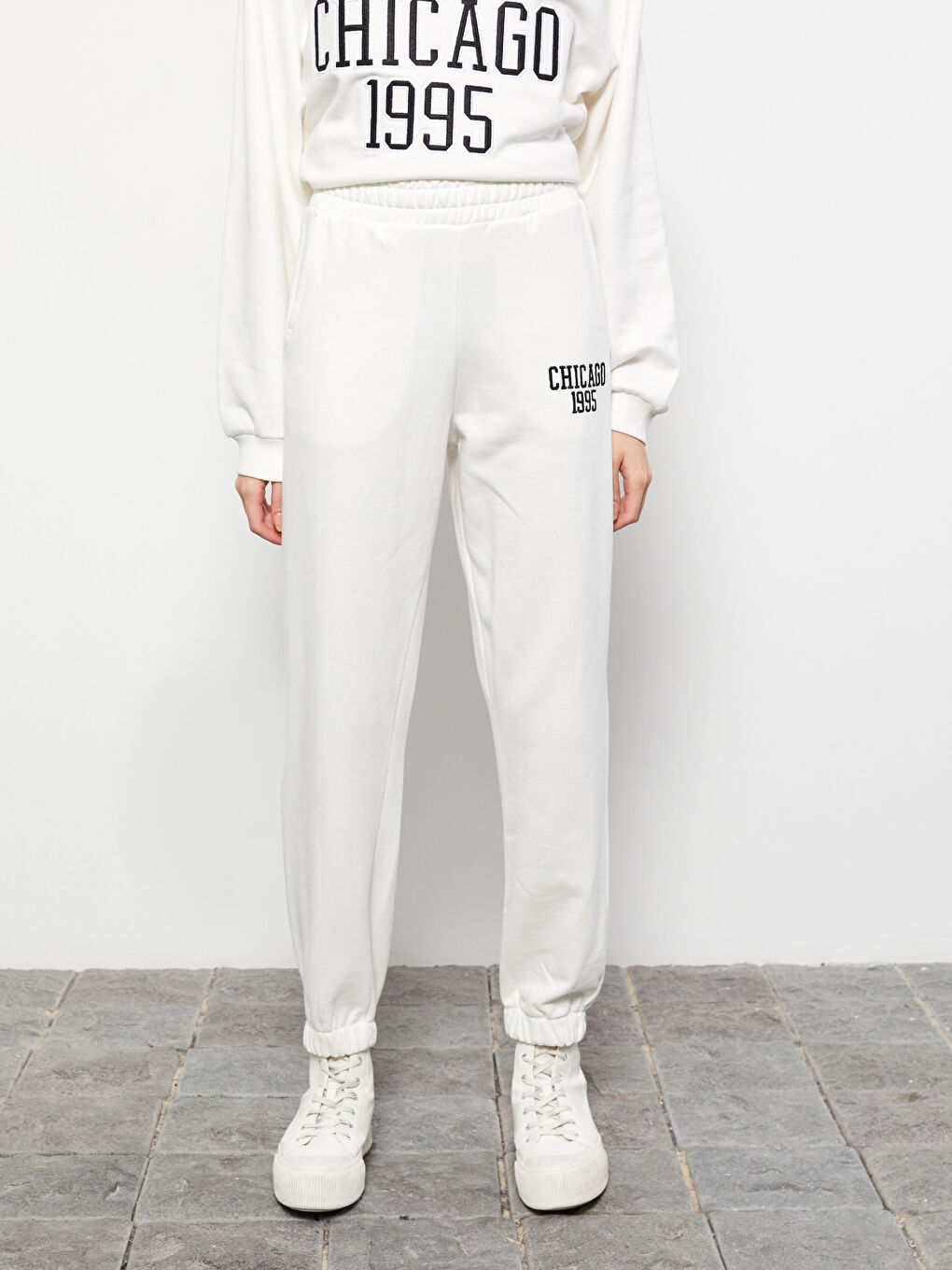 Elasticated Waist Embroidered Women's Thick Jogger Sweatpants-3
