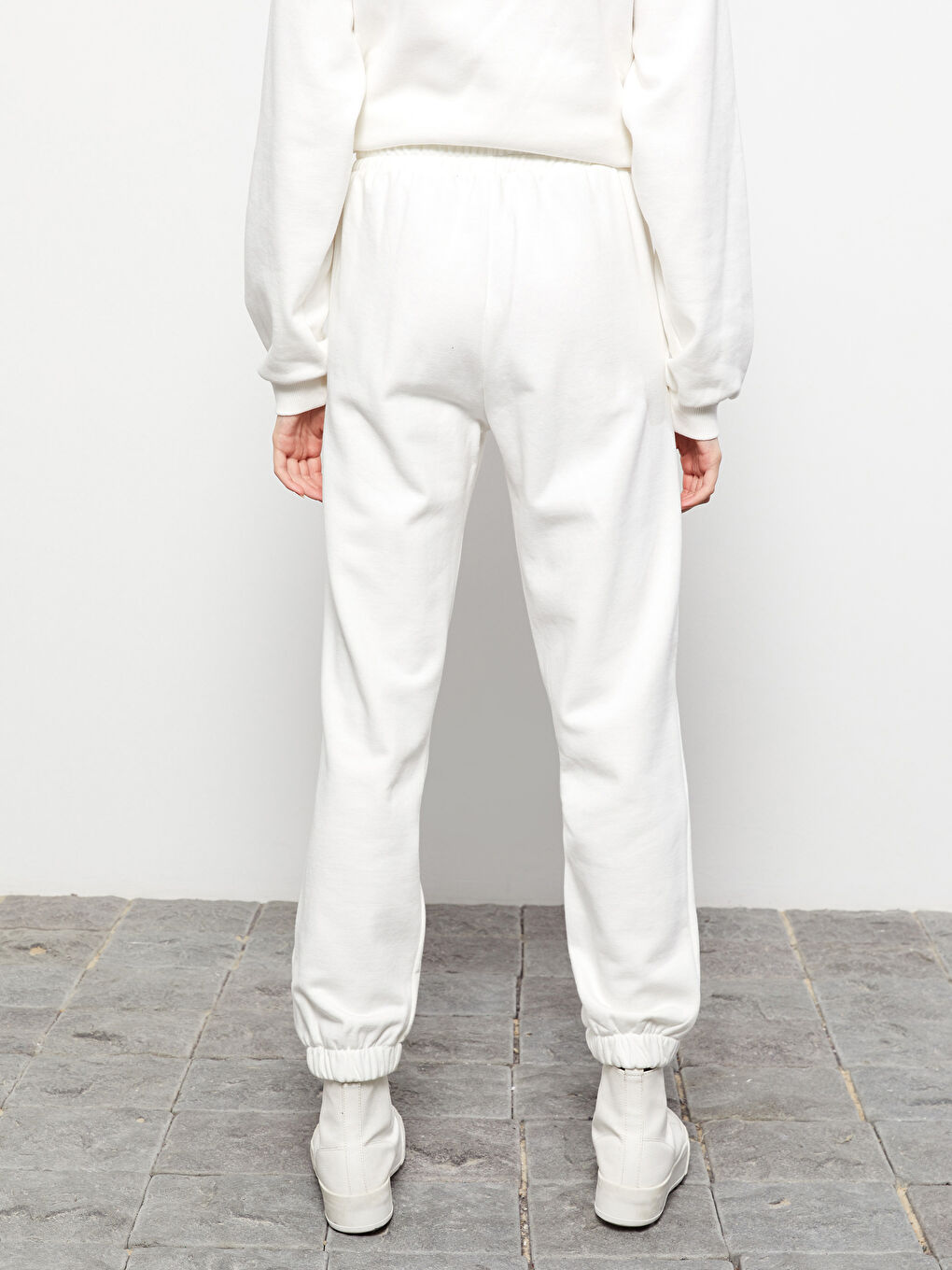 Elasticated Waist Embroidered Women's Thick Jogger Sweatpants-4