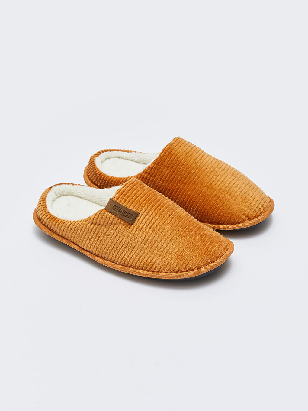 نعال منزلية سادة بمقدمة مغلقة للرجال