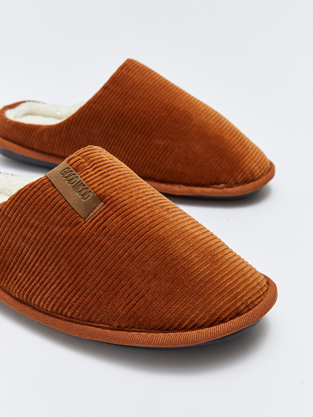 Kahverengi Düz Önü Kapalı Erkek Ev Terliği-2