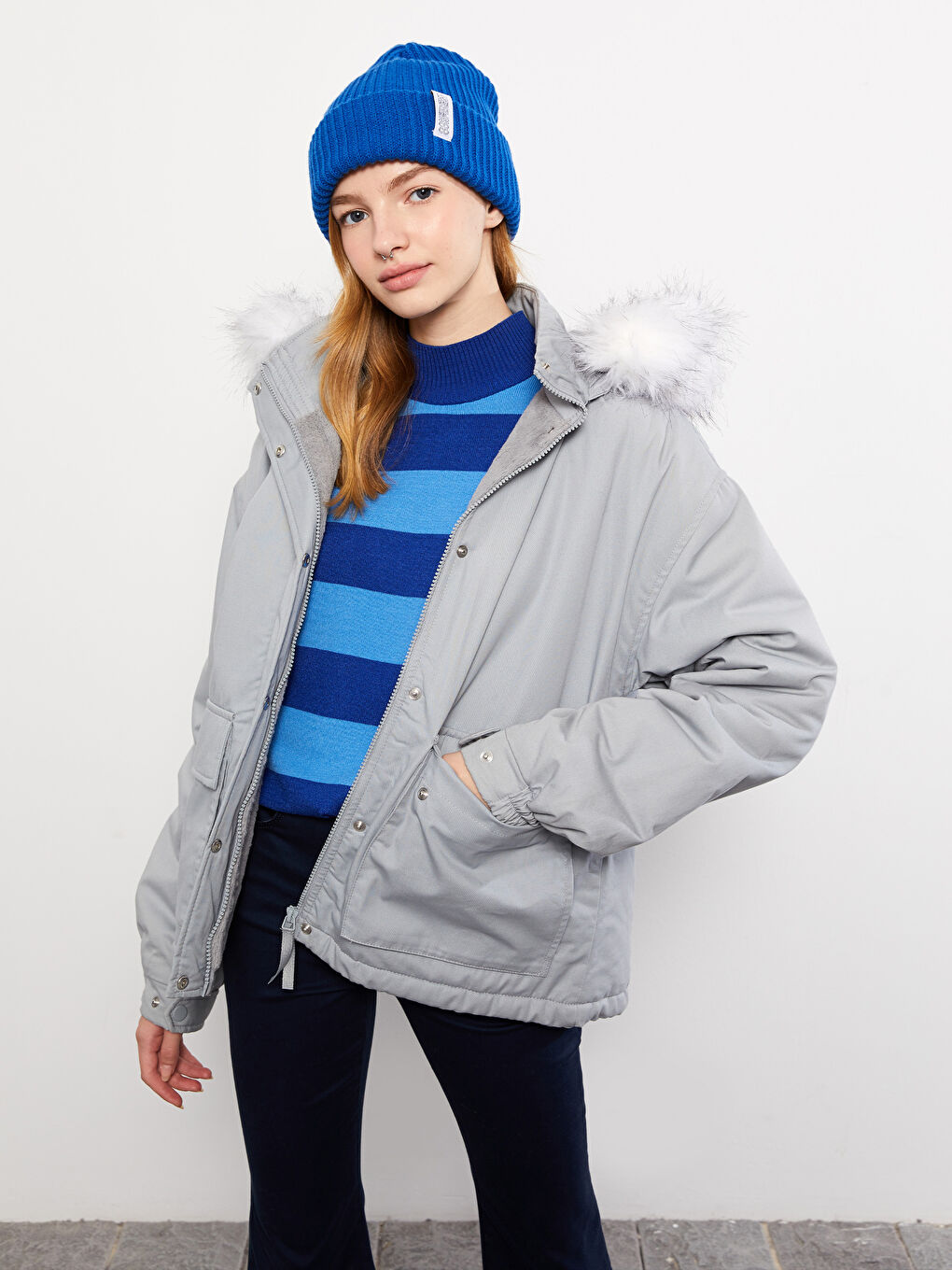 Gri Kadın Kapüşonlu Düz Parka-2