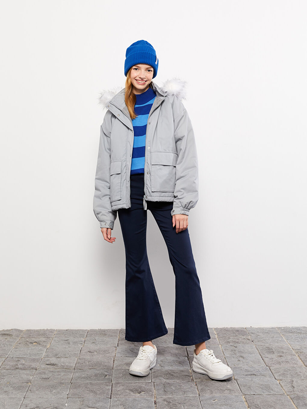 Gri Kadın Kapüşonlu Düz Parka-3