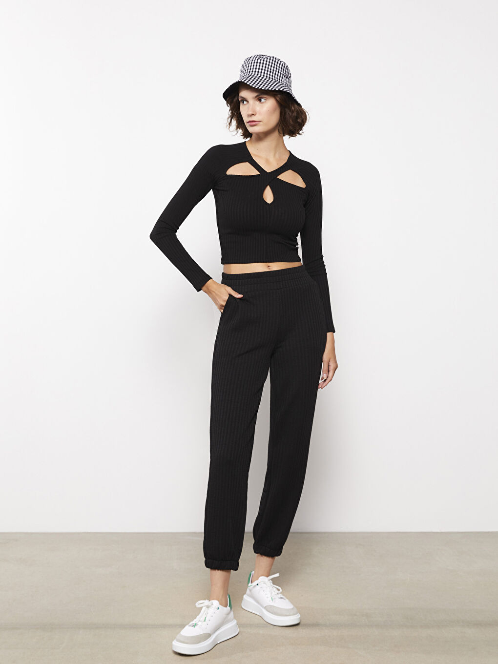 بنطلون رياضي سادة بخصر مرن للسيدات-1