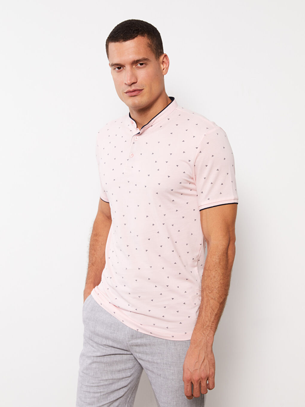 Ерлерге арналған тік жағалы қысқа жең өрнекті пике футболка-1