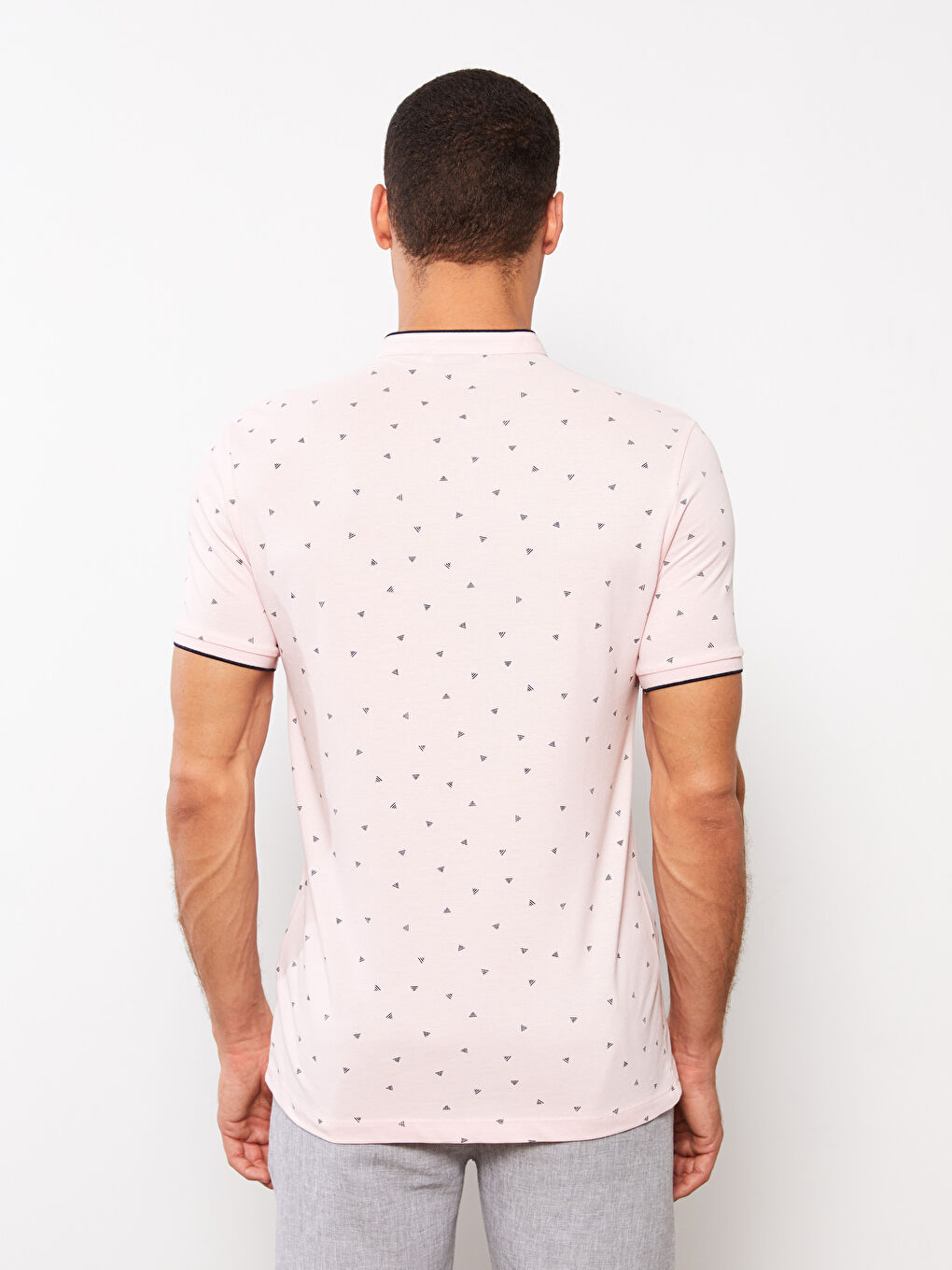 Ерлерге арналған тік жағалы қысқа жең өрнекті пике футболка-4