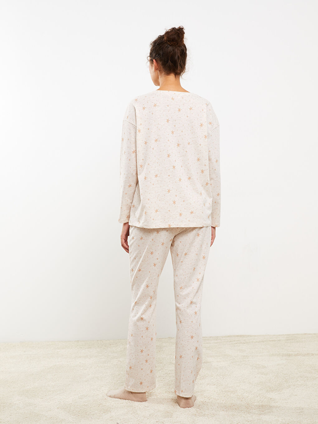 Bej Bisiklet Yaka Yılbaşı Temalı Kadın Pijama Takımı-3