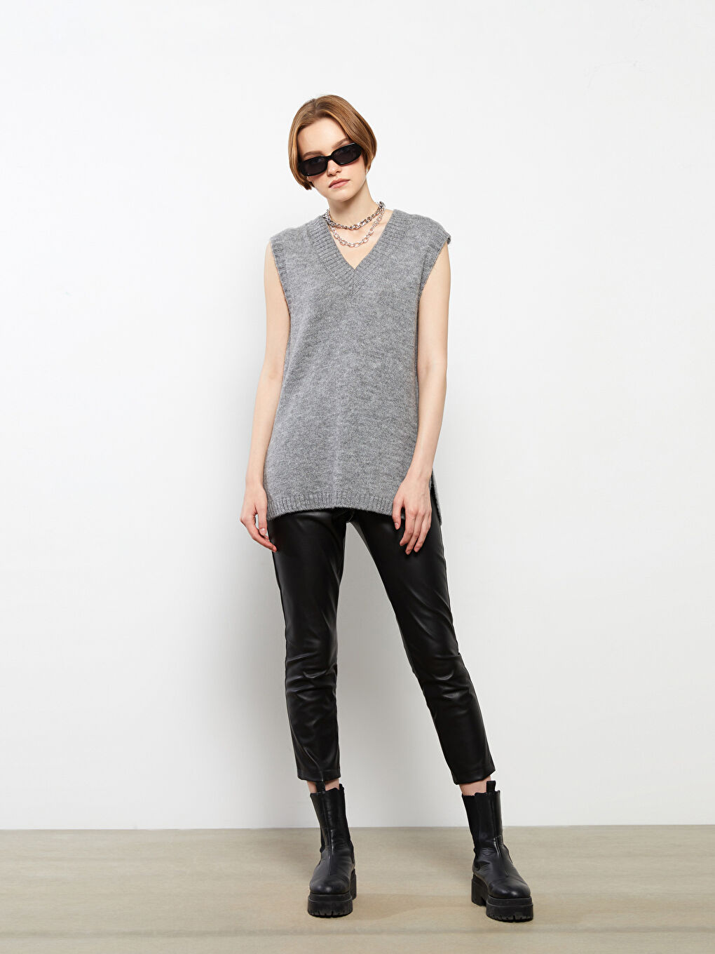 Жилет-светр з трикотажу з V-подібним вирізом для жінок-1