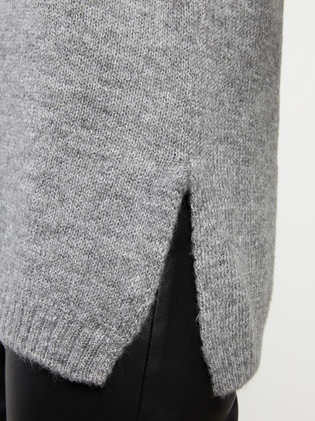 Жилет-светр з трикотажу з V-подібним вирізом для жінок-3