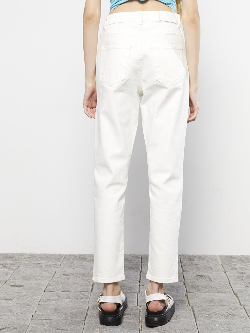 High Waist Slim Mom Straight Pocket Detailed Women Jeans-4