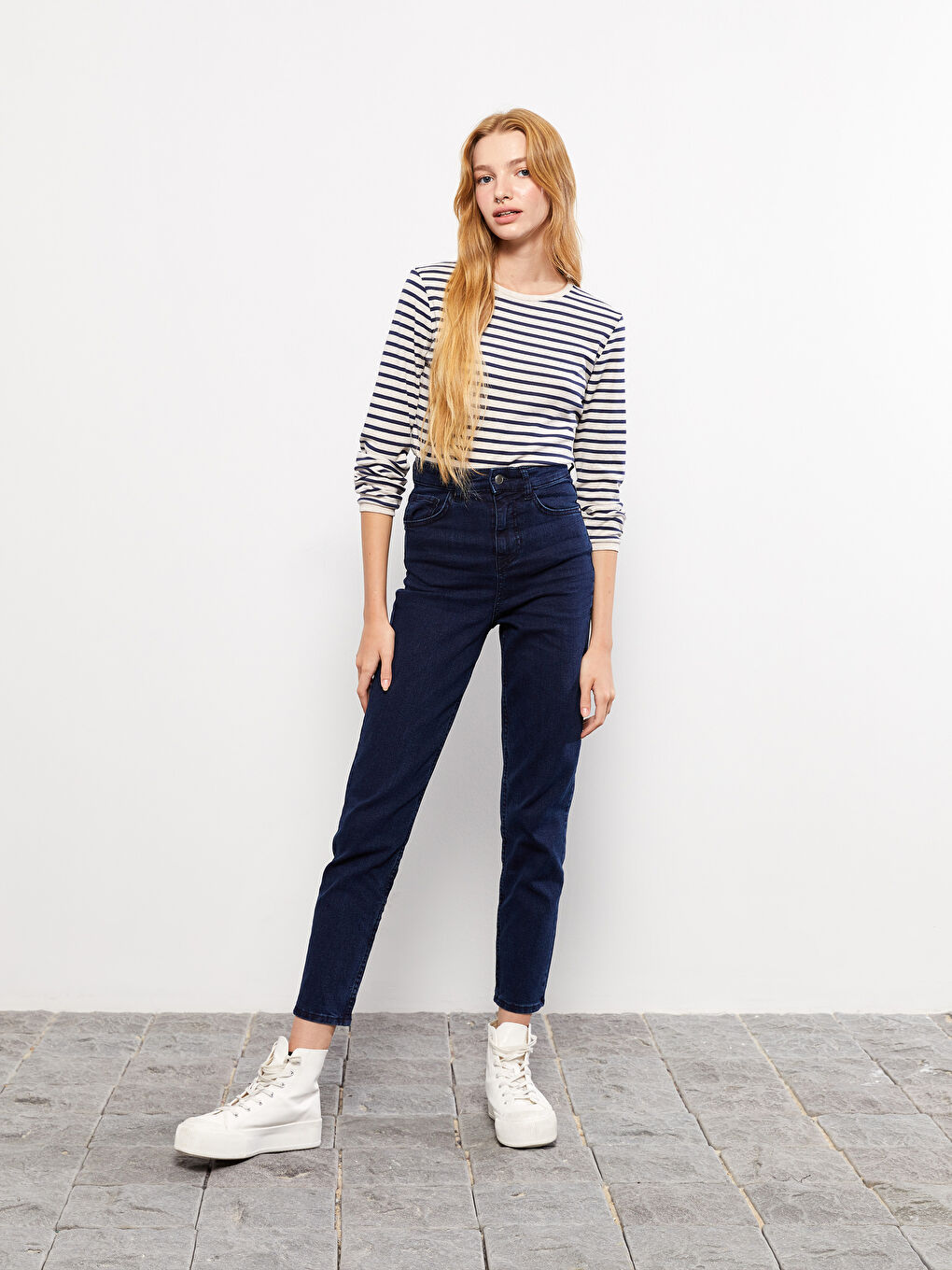 LCW ECO Women's Mom Fit Plain Jeans -W2BK41Z8-309