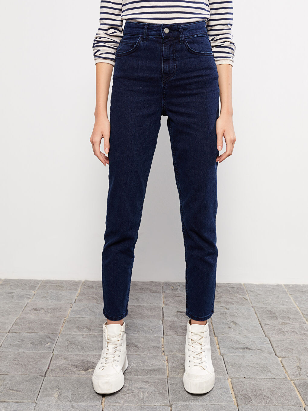 LCW ECO Women's Mom Fit Plain Jeans -W2BK41Z8-309