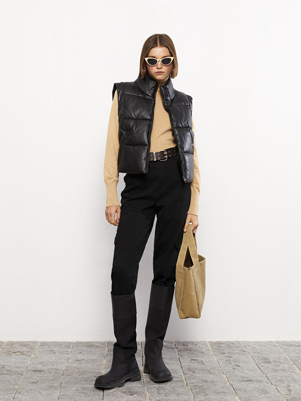 Vestă matlasată simplă cu guler tip pâlnie pentru femei