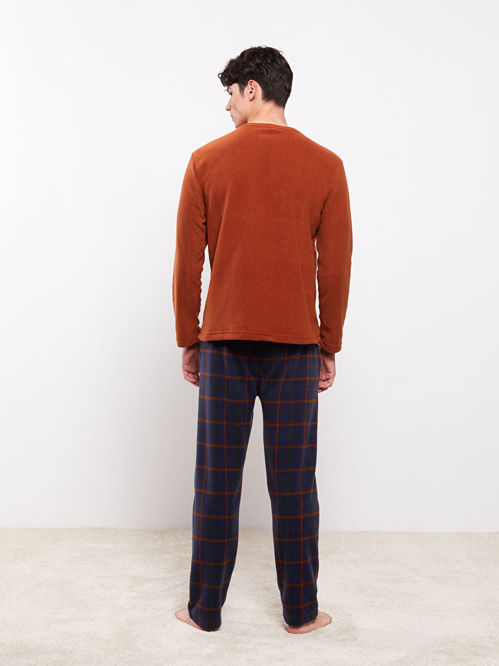 Пижамный комплект в клетку стандартного кроя для мужчин-4