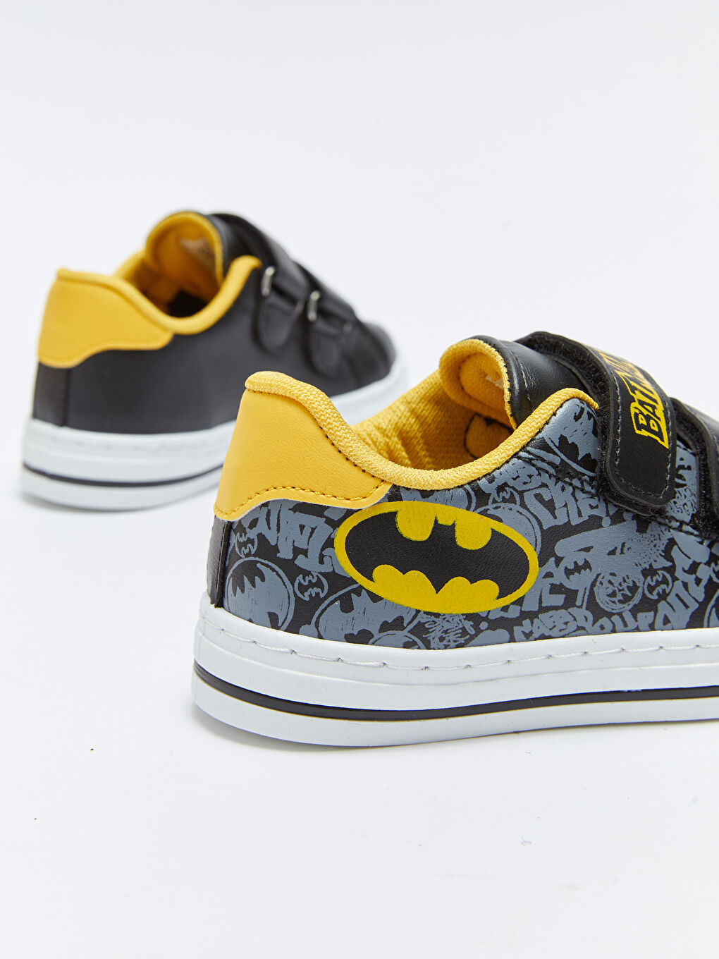 LCW STEPS Chaussures de sport garçon sous licence Batman à velcro -W2BL08Z4-CWN