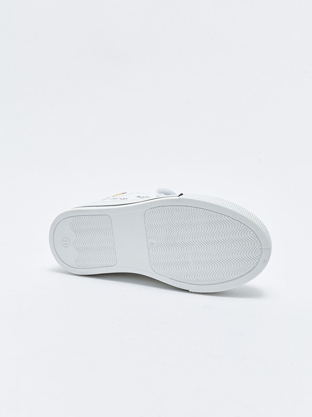 Beyaz Okulun Yolunu Ezberleyen Ayakkabı-4