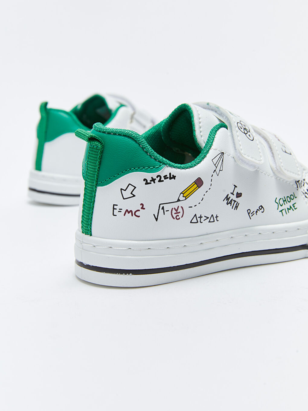 Beyaz Okulun Yolunu Ezberleyen Ayakkabı-5