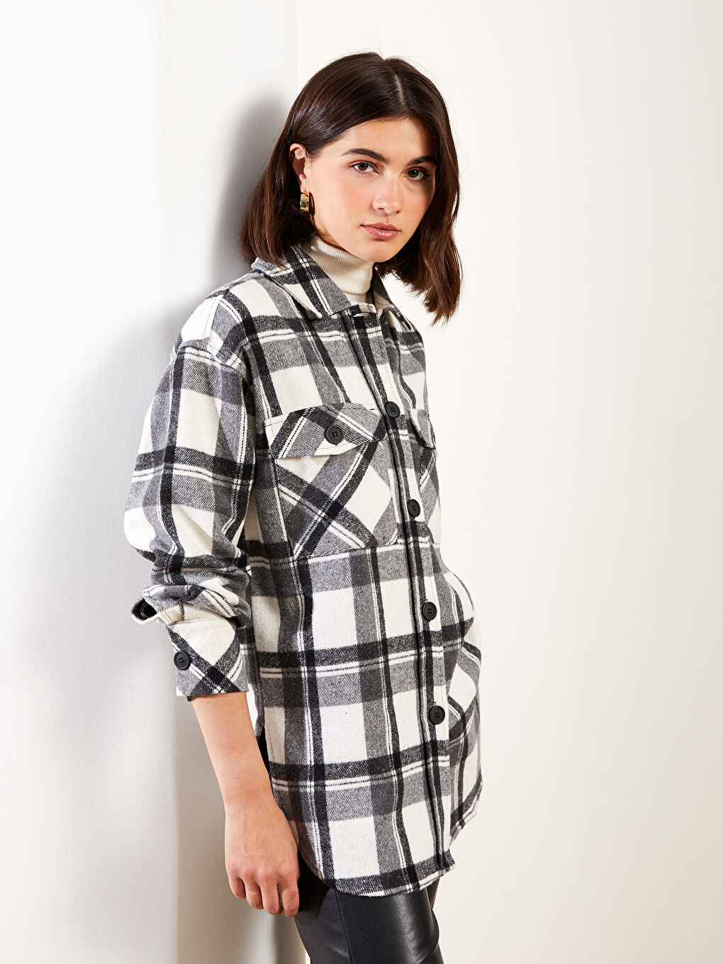 Siyah Ekose Uzun Kollu Kadın Gömlek Ceket