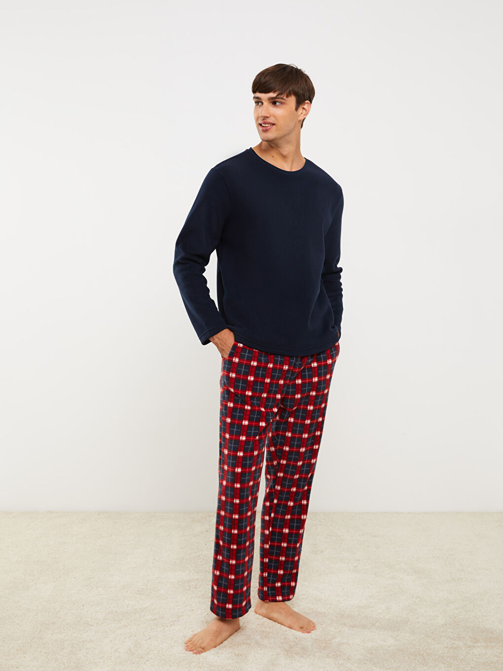 LC WAIKIKI Standard Fit New Year Themed Men's Pyjama Set -W2BL76Z8-LSJ