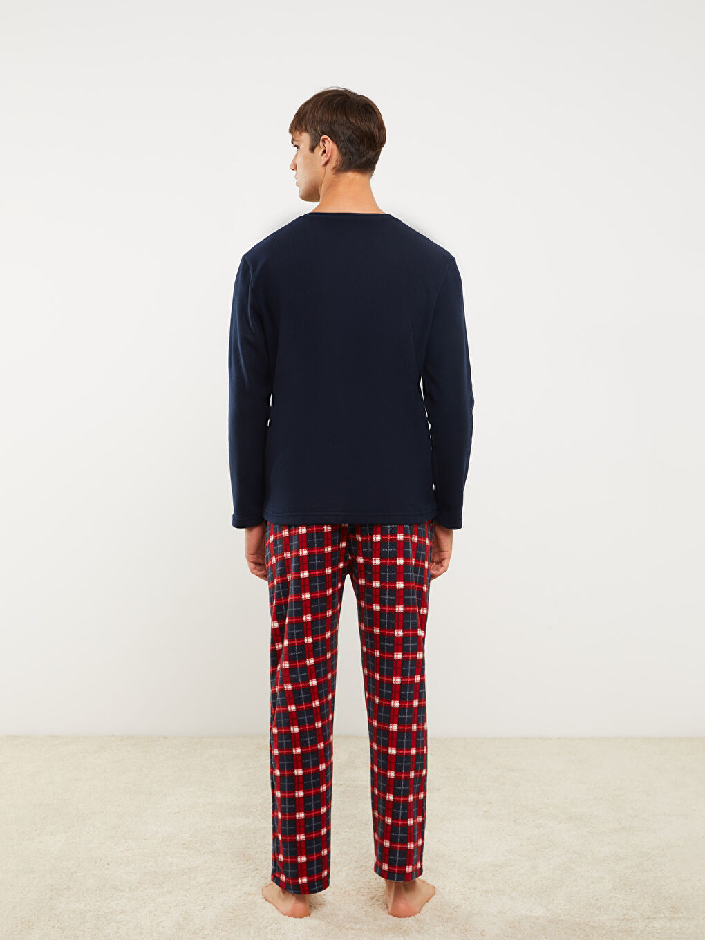 LC WAIKIKI Standard Fit New Year Themed Men's Pyjama Set -W2BL76Z8-LSJ