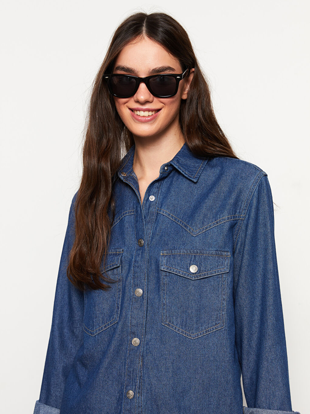 LCW Jeans Риза от дънков плат с предно закопчаване с копчета, права кройка и дълъг ръкав за жени -W2BM23Z8-309