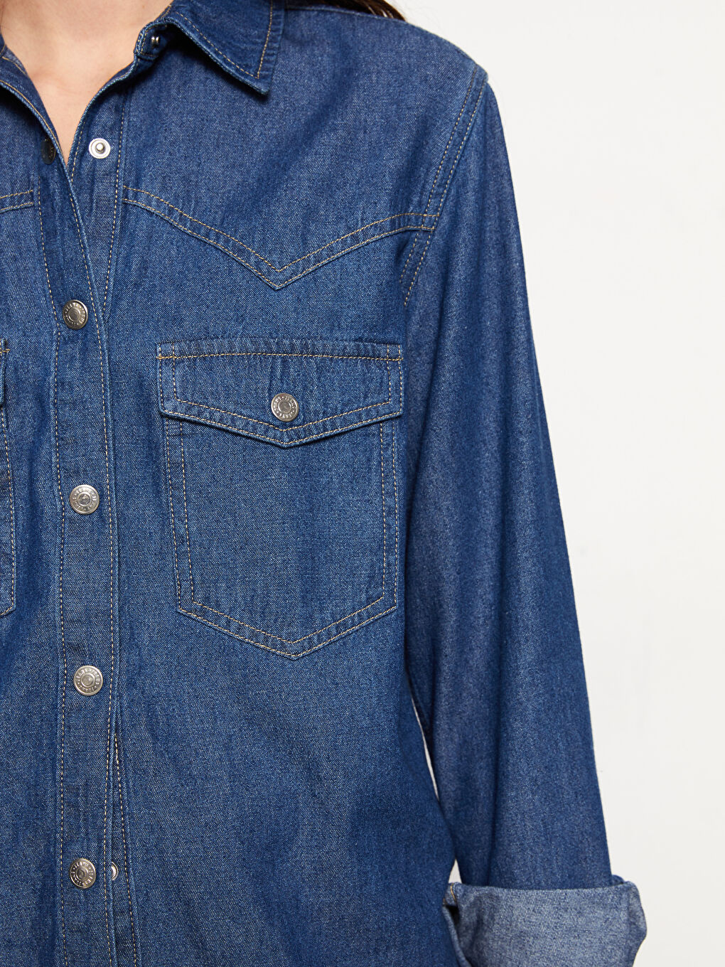 LCW Jeans Риза от дънков плат с предно закопчаване с копчета, права кройка и дълъг ръкав за жени -W2BM23Z8-309