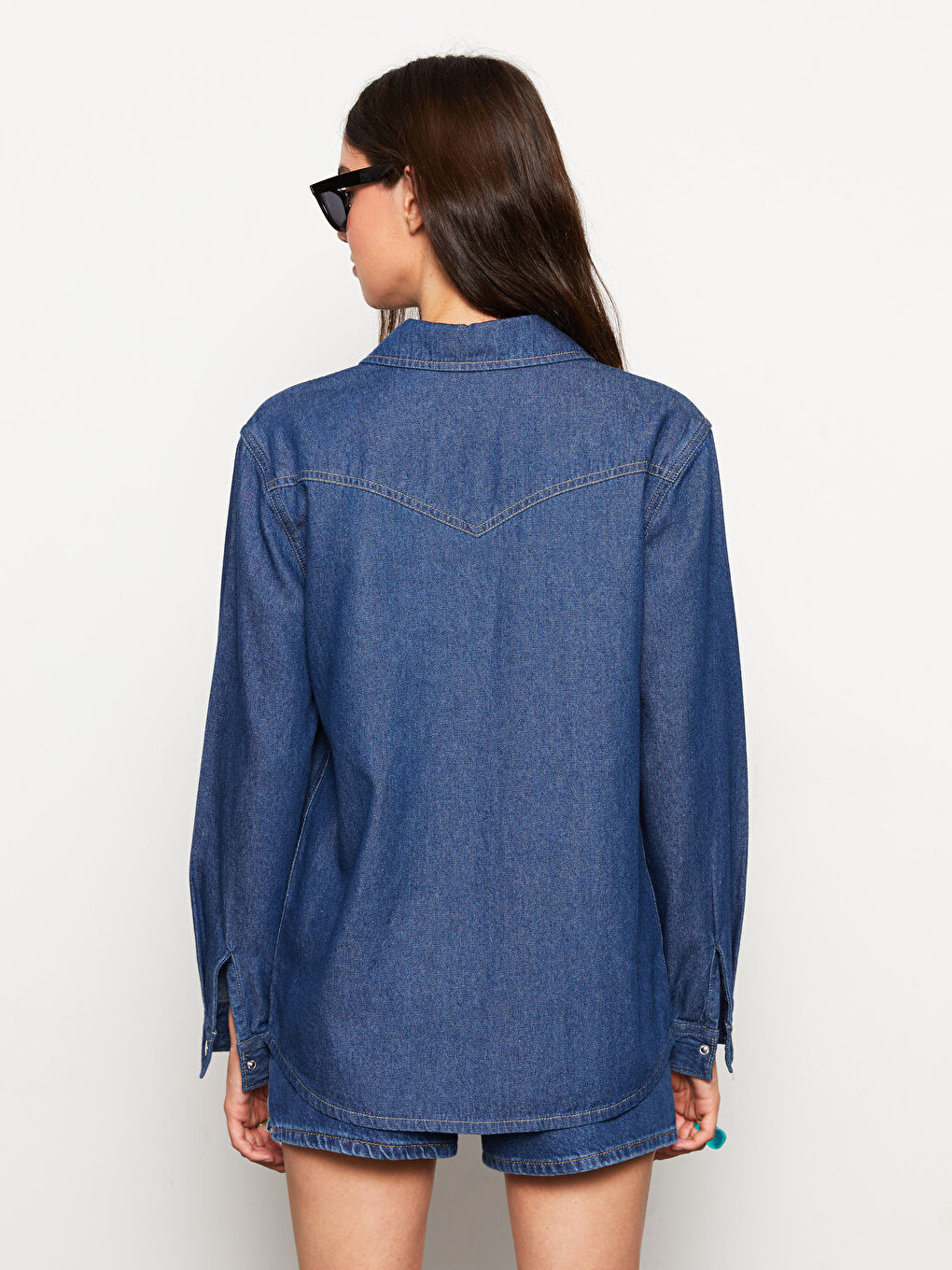 LCW Jeans Риза от дънков плат с предно закопчаване с копчета, права кройка и дълъг ръкав за жени -W2BM23Z8-309