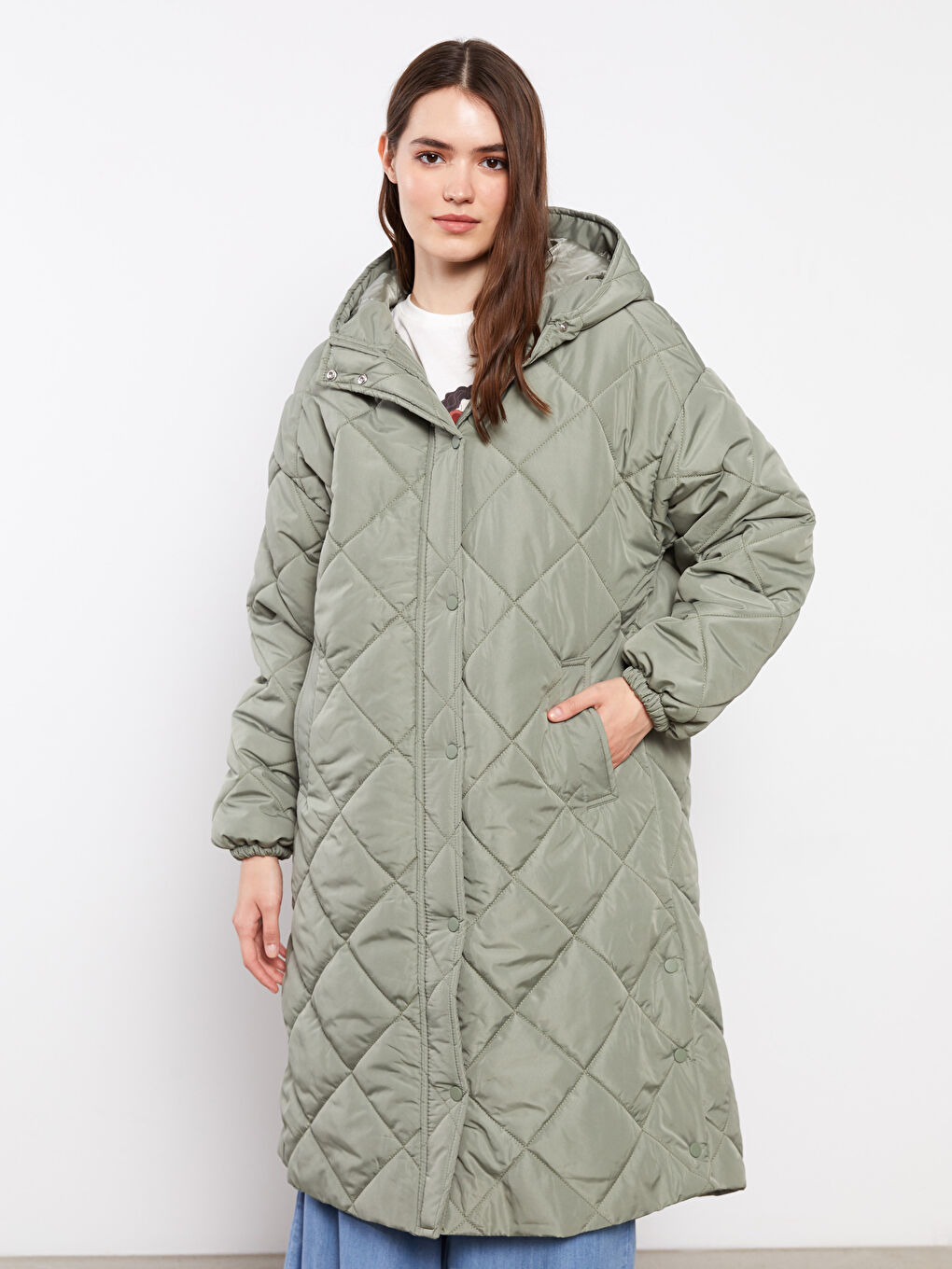 Yeşil Kapüşonlu Kapitone Desenli Uzun Kollu Kadın Şişme Mont-1