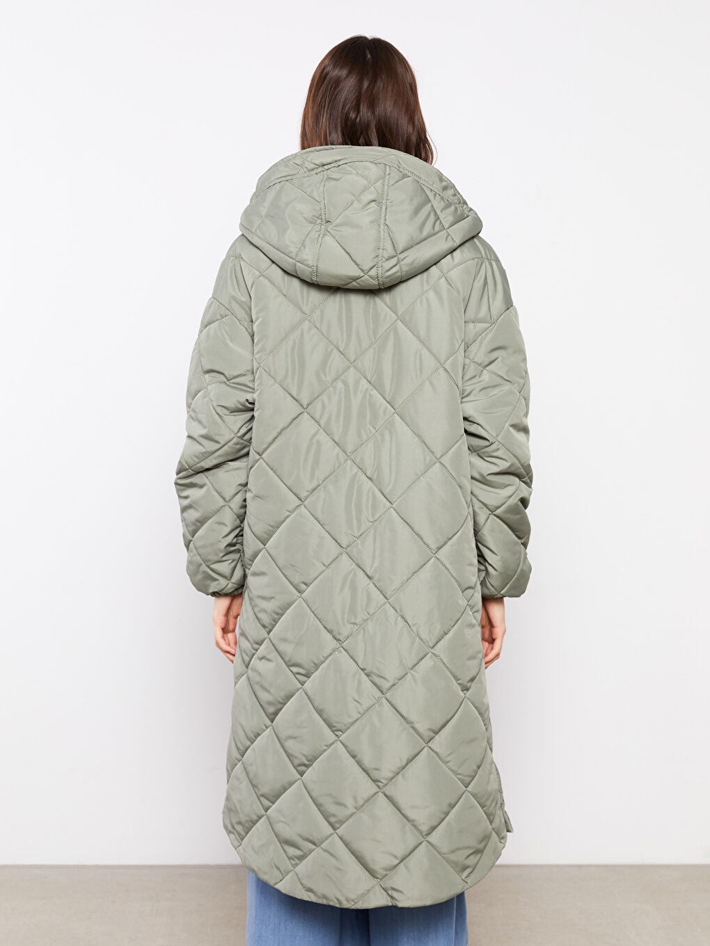 Yeşil Kapüşonlu Kapitone Desenli Uzun Kollu Kadın Şişme Mont-4