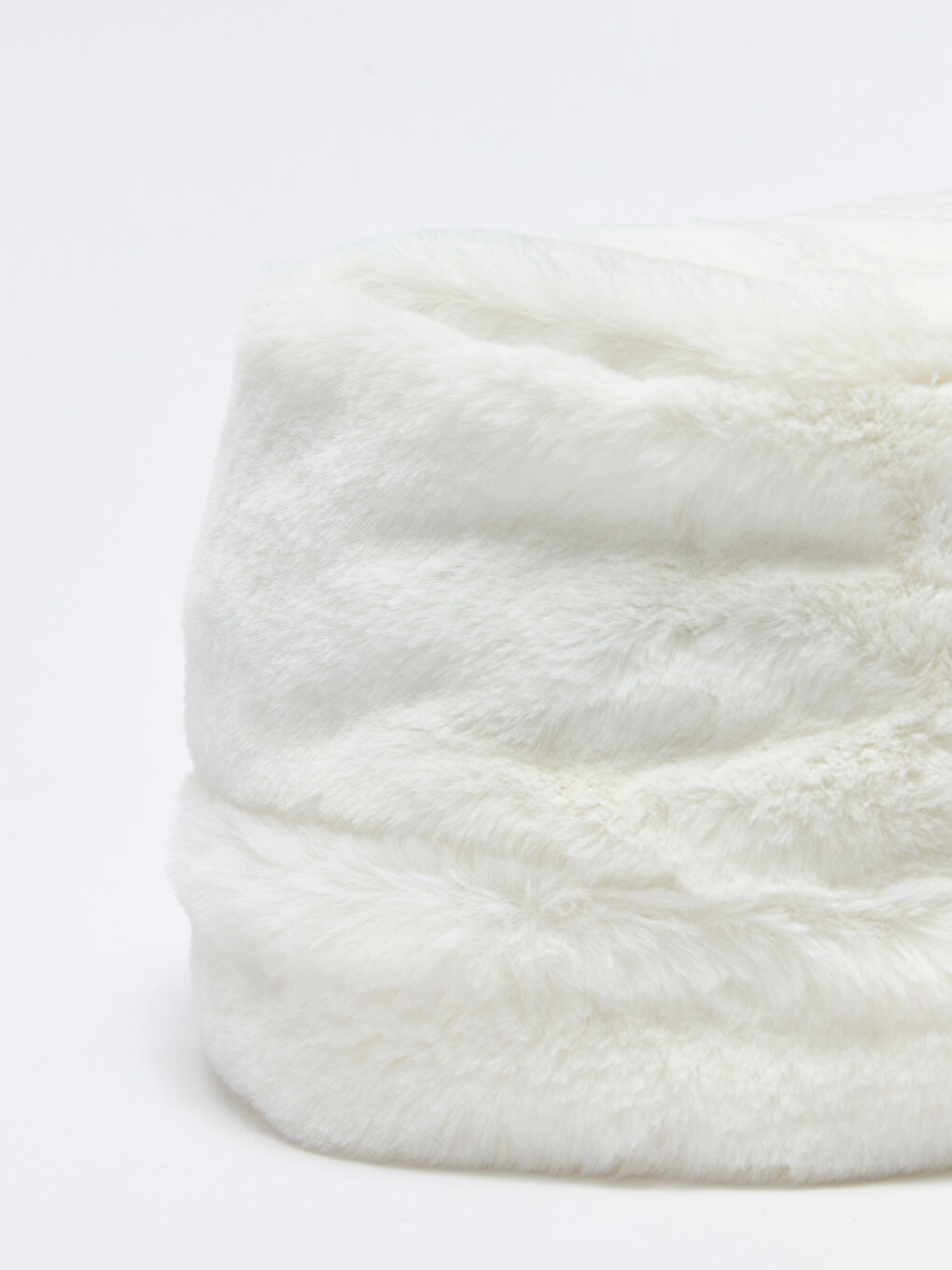 Beyaz Kürklü Kadın Bucket Şapka-2