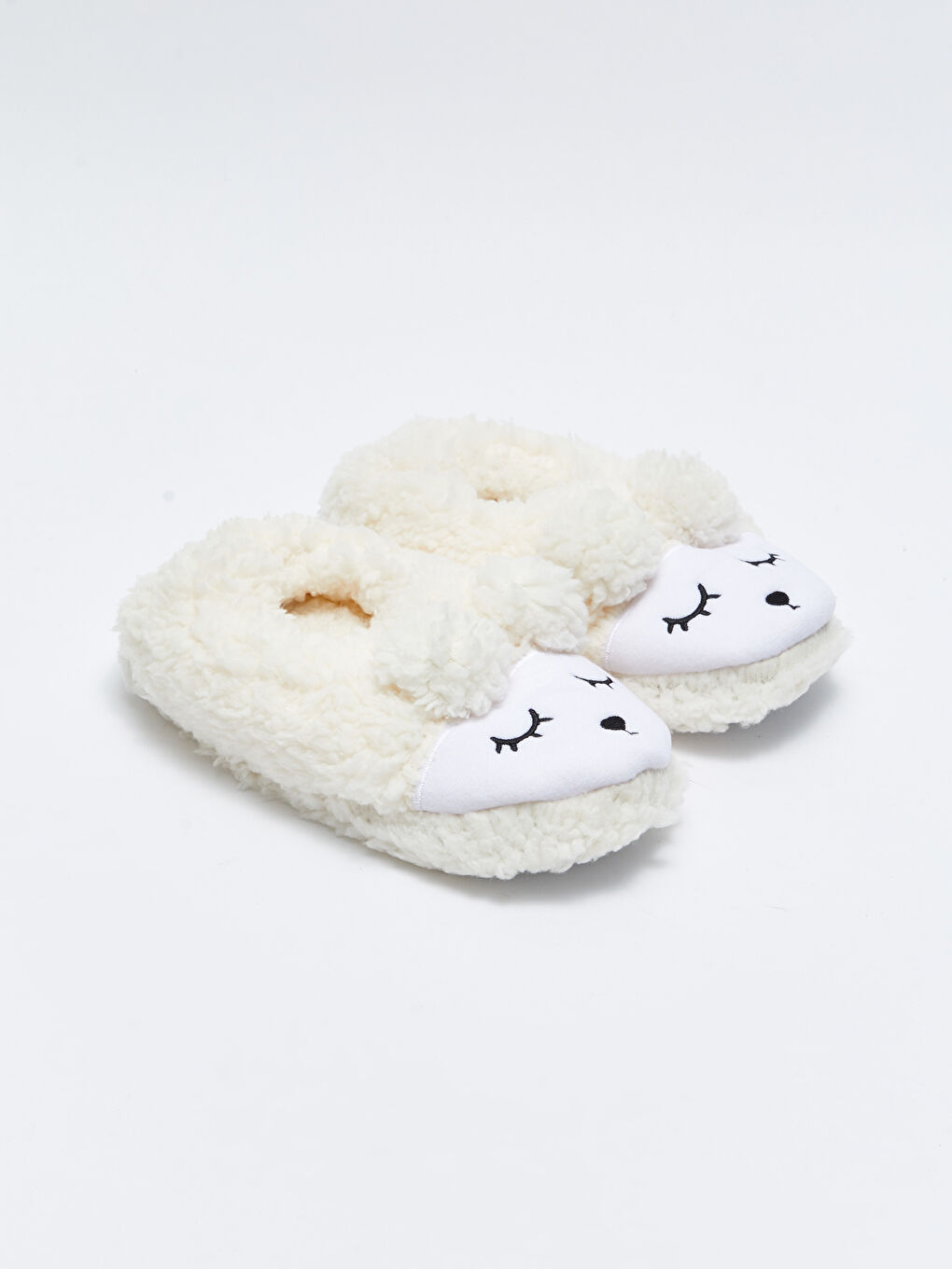 Ekru 3D Aplike Detaylı Nakışlı Pelüş Kadın Ev Terliği