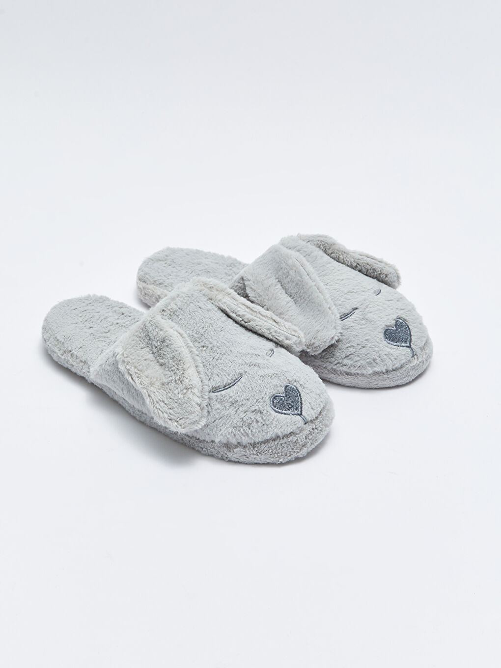 Gri 3D Aplike Detaylı Nakışlı Pelüş Kadın Ev Terliği