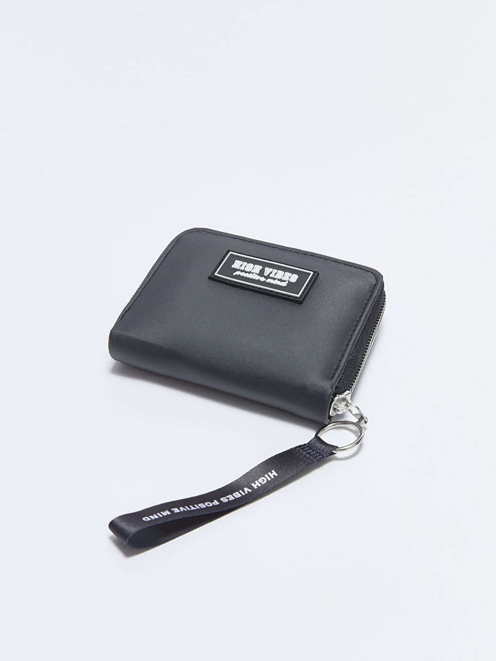 Siyah Deri Görünümlü Etiket Baskılı Kadın Cüzdan-1