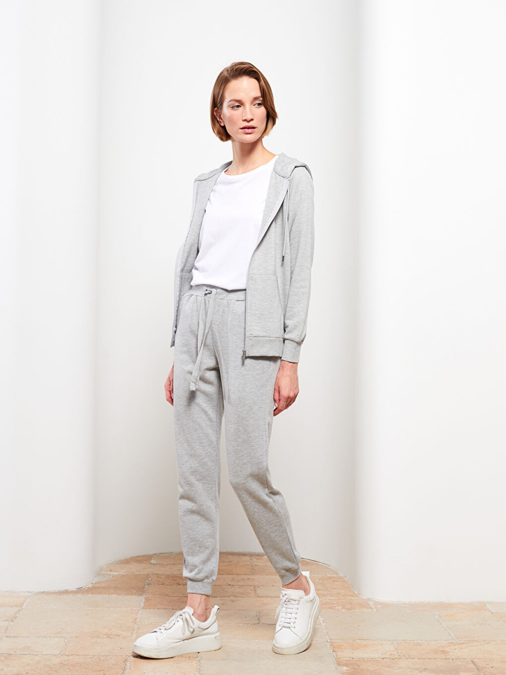 بنطلون رياضي بخصر مرن وجيوب عادية للسيدات-1