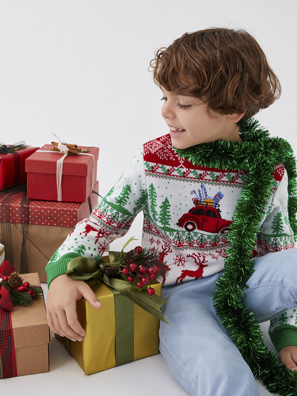 LCW Kids Пуловер Трикотаж за Момче с Кръгло Деколте, Коледна Тематика и Дълъг Ръкав -W2BO54Z4-FDU