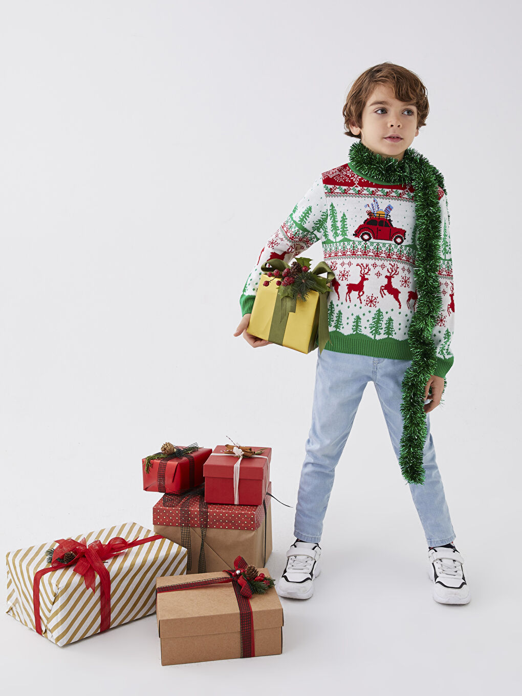 LCW Kids Пуловер Трикотаж за Момче с Кръгло Деколте, Коледна Тематика и Дълъг Ръкав -W2BO54Z4-FDU